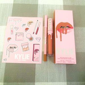 Kylie Lipstick & Lip Liner Set in Candy K with stickers